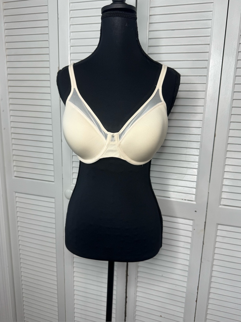 Bali Cream Smooth Underwire T-Shirt Bra with Mesh Trim Size 36C